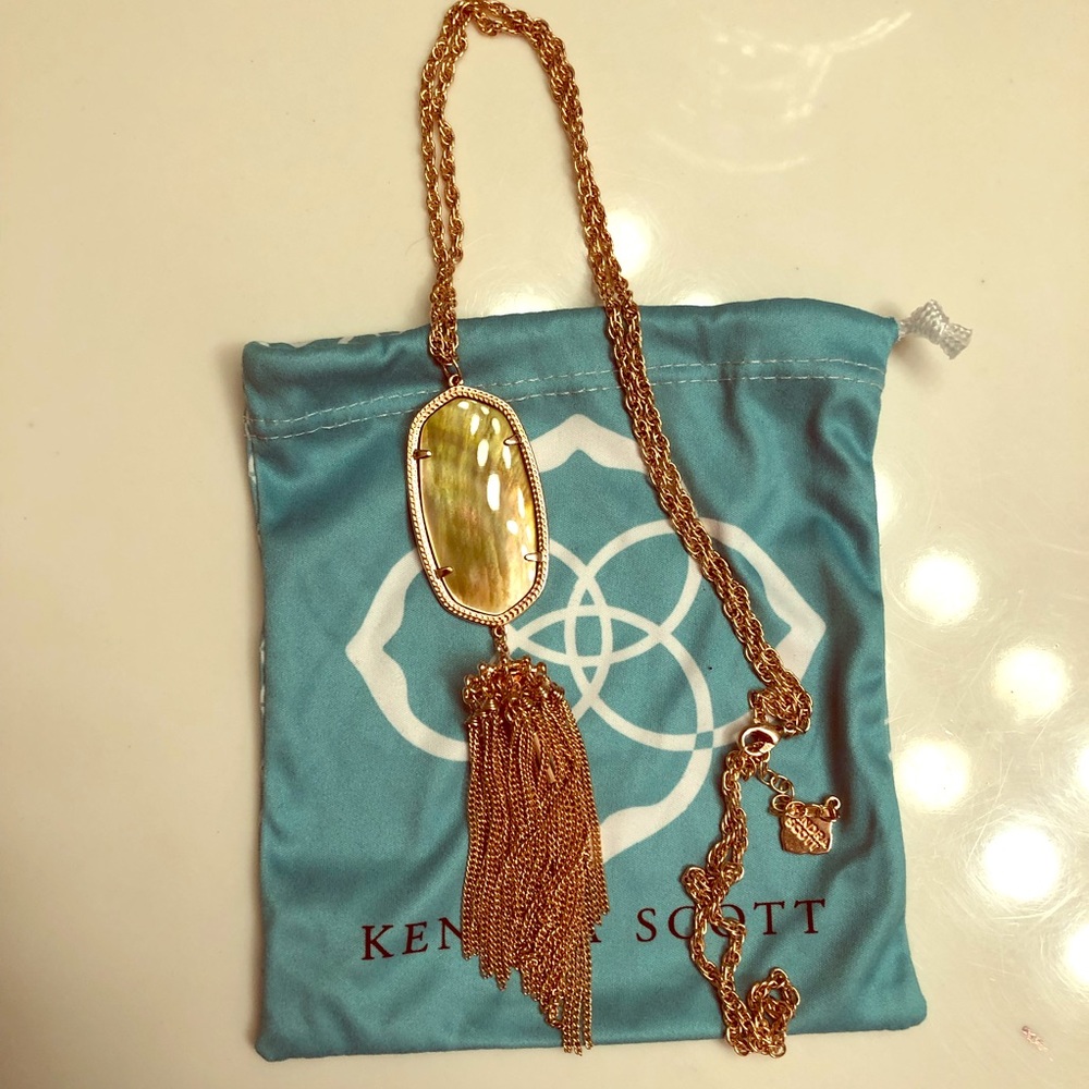 Kendra Scott rose gold rayne necklace!!
